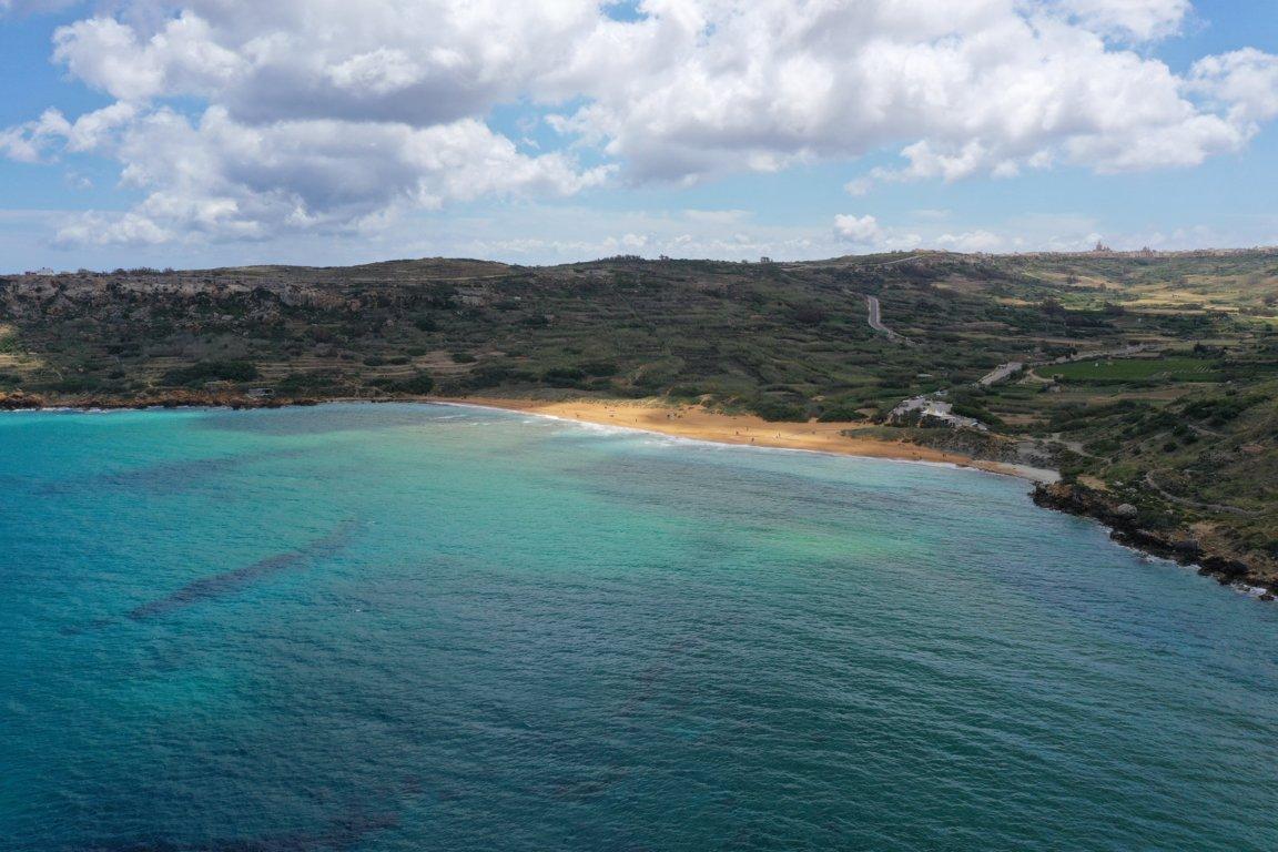 XAGHRA) - RAMLA BAY - Panoramica (foto da drone posizionato a nord della pocket beach) 